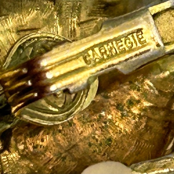 Carnegie gold tone clip vintage style earrings - Picture 2 of 5